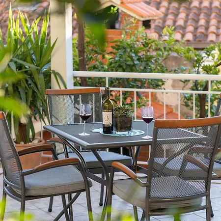 Sisaric Apartment *
